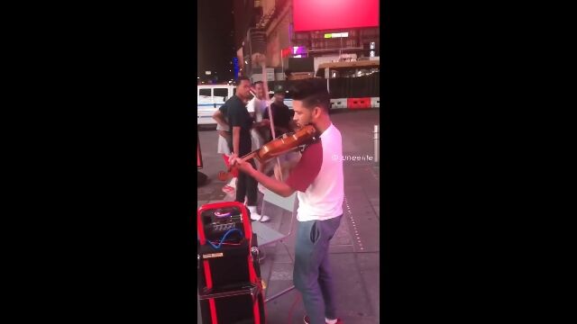 �����Ƥ�������������դ˽в�ä��˥塼�衼������ȿ��