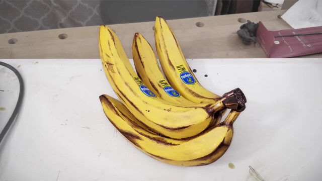 木でバナナを作り上げる職人技がスゴすぎる