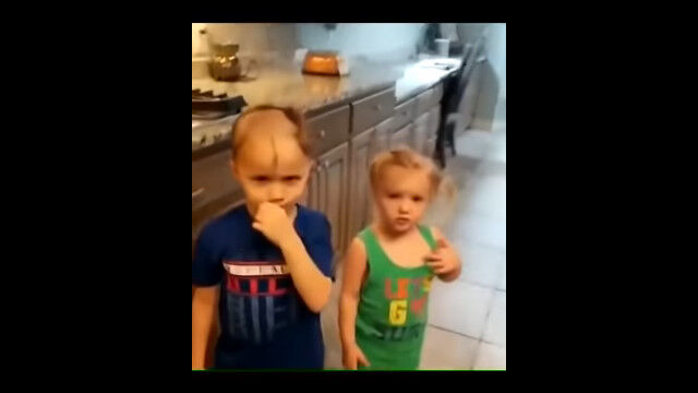 親がちょっと目を離した隙にバリカンを発見。勝手に使って美容院ごっこに興じてしまった兄妹