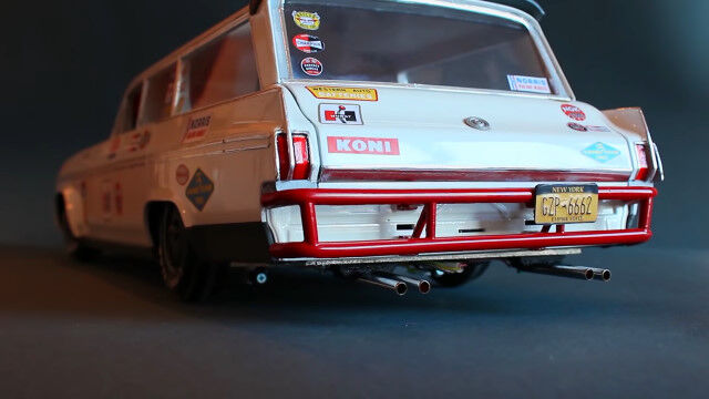 “重さ”を感じさせることで、本物の車のように見えるラジコンカー