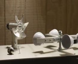�ɤä��������ʬ����ʤ������Ϥ˵դ�äƺ��줿�ԥ��������֡�Isaac Newton vs. Rube Goldberg