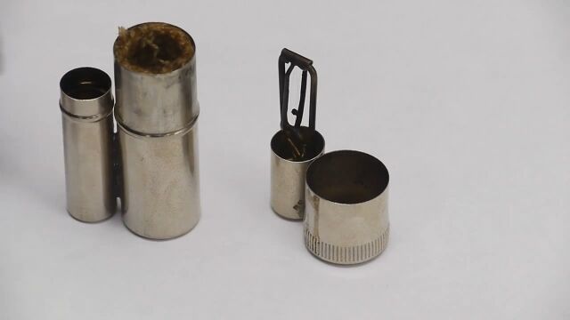 なんて渋すぎるアイテムなんだ!白金の触媒効果で着火する、アンティークなプラチナ触媒式ライター