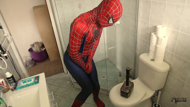 お茶目だけどひどい。ムジョルニアを使ったマイティ・ソーのイタズラに翻弄されるスパイダーマン