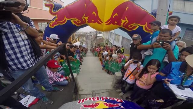 迫力すごい!コロンビアの街中を走る自転車ダウンヒルレースのライダー視点映像