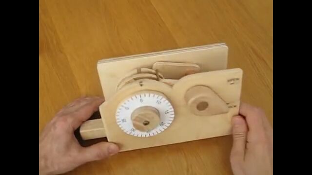 木製だけどちゃんと使えるダイヤル錠