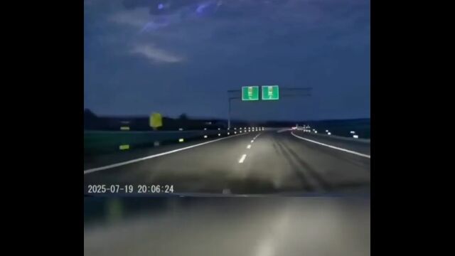 この道路、殺意が高すぎる……