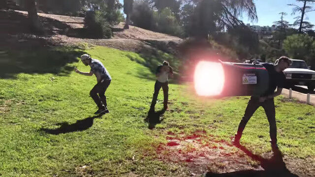 「極太レーザー砲を開発したぞ!射撃テストだ!」という男たちの誤算が巻き起こす騒動を描いたショートムービー