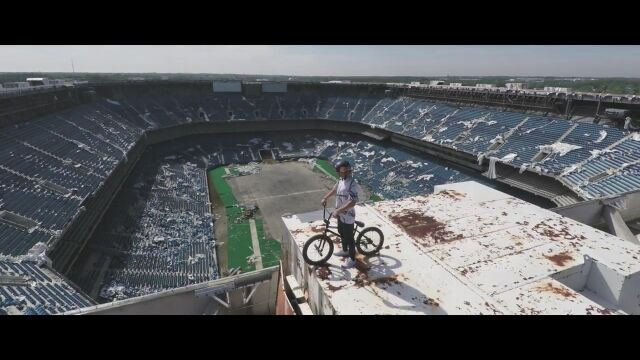 ���ҤȤʤä������������ȴ���롢Tyler Fernengel��BMX������ȱ���