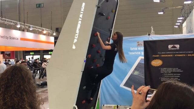 ボルダリング版のルームランナー。いつまでも登り続けられるクライミングウォール「ClimbStation」