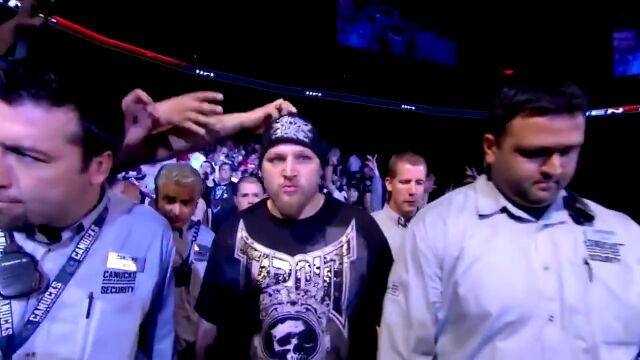 アメリカの総合格闘技、UFCのファンには帽子泥棒が多すぎる