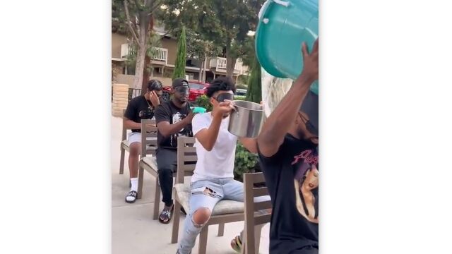 �ܱ����Х��ĥ�졼�Ǹ���οͤ˿��ѥ����륲����˶������ˤ���