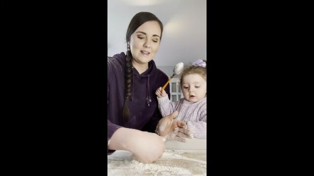 ママと娘のお料理教室。ちびっ子相手だと、わずかな油断も許されない