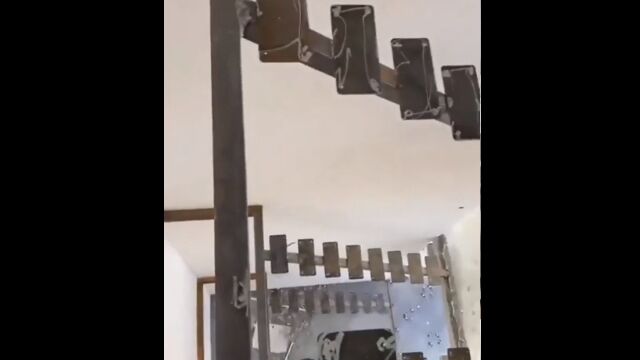 基礎しかない階段を降りるという視点が恐ろしい