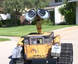 �ۥ�Ȥ�ư�����������WALL-E��¤˥ꥢ��˺�äƤ��ޤä����󥸥˥�