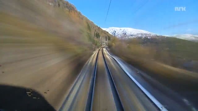 ノルウェーの鉄道を高速移動。運転席からの景色を超速で再生した映像が気持ちいい