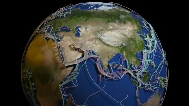 世界中の海底に張り巡らされた、海底通信ケーブルを地球儀上に視覚化