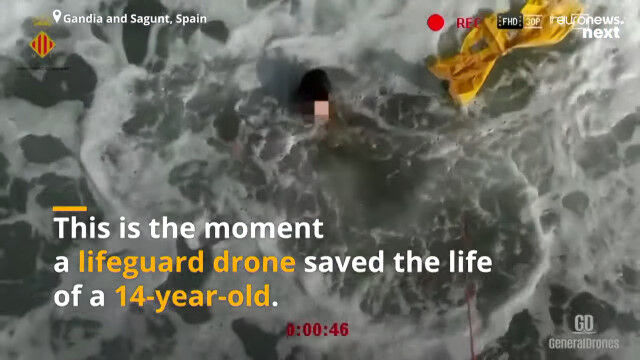 スペインのビーチで溺れる14歳少年にライフガード・ドローンが出動、救命胴衣を投下して命を救う