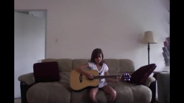 ギターを弾く6歳の女の子はかわいいけれど、とにかく親父がウザい