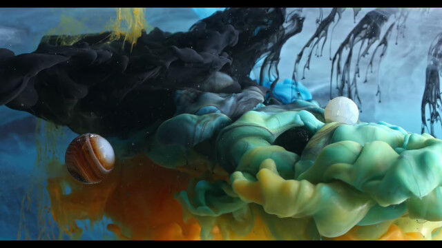 まるでSFやファンタジー。水中にインクを流し込んだ、美しくも幻想的な映像集