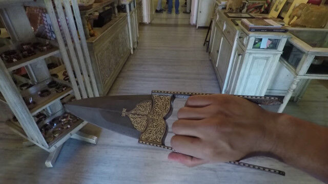 突き刺した内部をさらに切り裂く。インドの刺突武器、ジャマダハルの知られざる機能