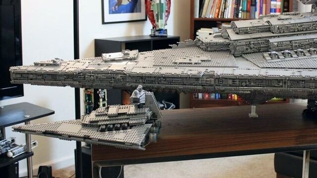 外観も内装も素晴らしすぎる!レゴで作った長さ1.4メートルのスター・デストロイヤーがすごい