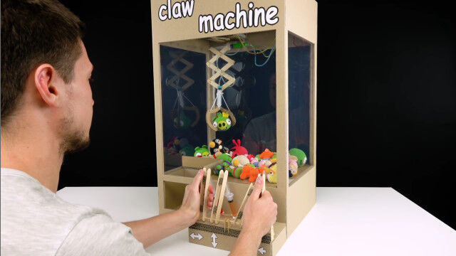 ダンボールや注射器を組み合わせた、液圧クレーンゲームの作り方