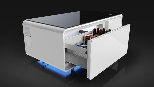リビングのテーブルを冷蔵庫にするという発想。なかなか便利そうな冷蔵庫兼用コーヒーテーブル Sobro