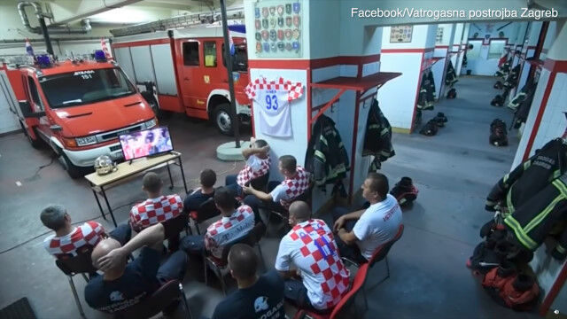 サッカーワールドカップの準決勝！勝敗を分けるPK戦！……という、最高にいい所で緊急出動を余儀なくされたクロアチアの消防士たち