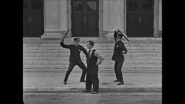 今なお面白い、バスター・キートンの素敵スタント映像集