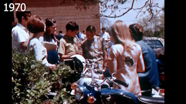 1970年から2020年まで、その年の高校生たちの映像と流行曲を合わせた映像