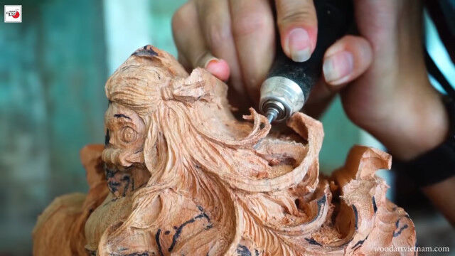 髪の細い造形が凄い！竈門禰豆子を木彫りで作る木工職人