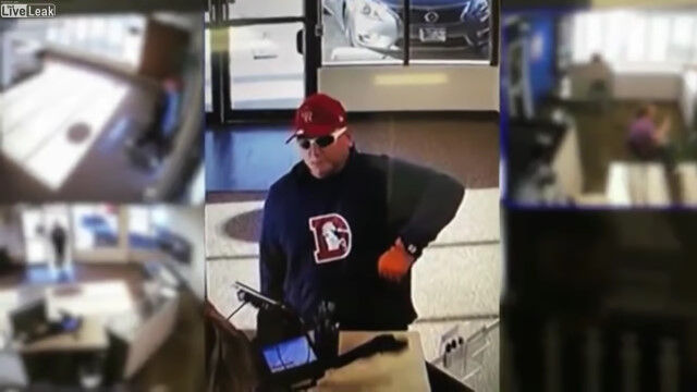 電子タバコ専門店に押し入るも、突きつけようとした拳銃をカウンターの向こう側に落としてしまったドジな強盗