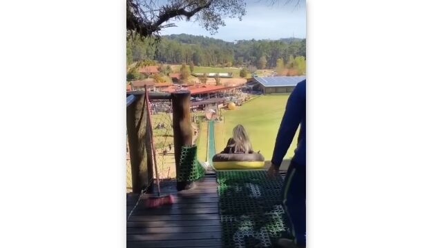 �⤭�ؤ˾�äƳ��ߤꡢ�ܡ���ס�����ͤù���������椬�ڤ�����