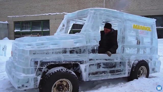 一方ロシアはボディーがほとんど氷の車を作った、みたいな映像