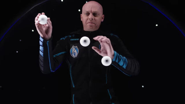 ���ϲ��ʤΤ�̵���Ͼ��֤Τ褦�ʡ��Ի׵Ĥʰ��ݤ���§���㥰���