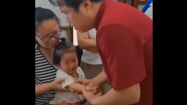 幼児の脱臼をあっという間に治す、中国のお医者さん