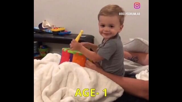 幼少期からこの叩きっぷり。まさに生まれながらのドラマーな少年