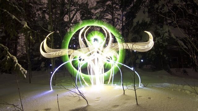 闇がキャンバスで光が筆。光で描くフィンランドの芸術家、ハンヌ・フータモ
