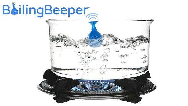 お鍋のお湯が沸騰すると音で知らせてくれる、鍋に投入する便利アイテム