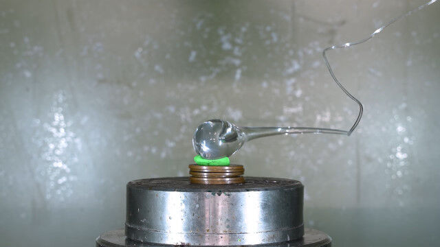 �ƤǷ�äƤ�����ʤ��ۤɴ��ʥ��饹�֥ץ�󥹡���ѡ��Ȥ�ũ�פ򥳥���Ƕ��ߡ������ץ쥹�ǲ����Ĥ֤��¸�����