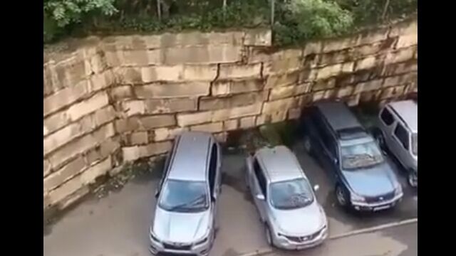 土砂崩れの発生直前、すんでのところで愛車を退避