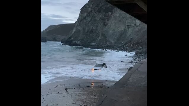 ���νФ򸫤˳��ߤ˹Ԥä��顢BMW���Ȥˤ�ޤ�Ƥ����ġ�