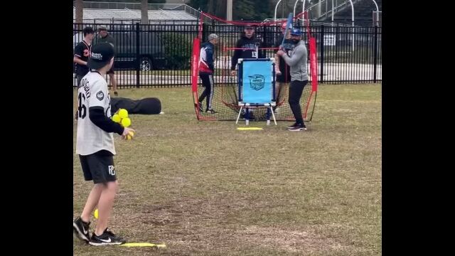 猛烈な変化球を繰り出せるブリッツボール使いの13歳少年と、メジャーリーガーの対決