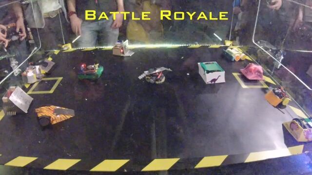 最後にはバトルロイヤルまで!ブリストル大学で行われたロボットイベントがなかなか面白い
