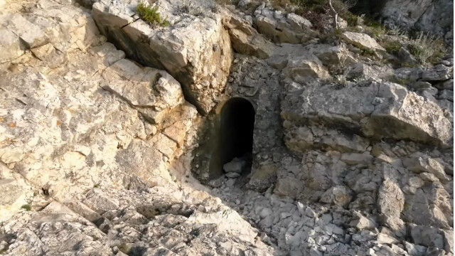 クロアチア、ショルタ島に残された、第二次世界大戦時の地下トンネルを探索