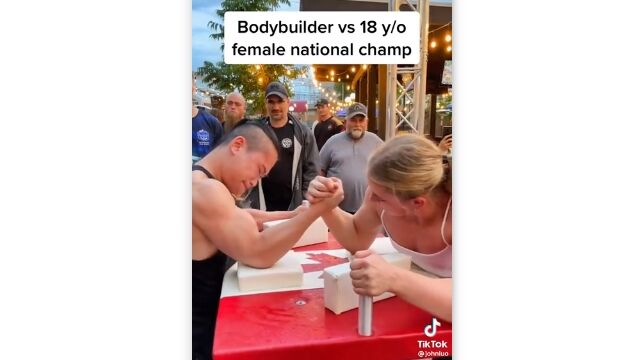 �ܥǥ����ӥ������18�н��ҥ�����쥹��󥰡������ԥ�����з�