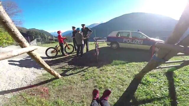 ������ž�֤Ƿٻ�����ƨ���뤼���ġĤȤ����Ƥ��ǻ��Ƥ������饤���������Υȥ�å�����