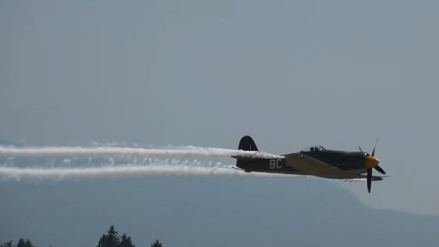 飛行機の翼の先端から発生する、いろいろな翼端渦を見られる映像