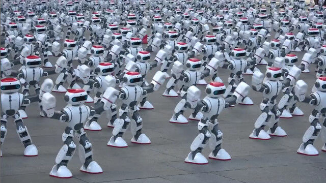 ロボット1,069体が同時に踊る様子が壮観!ロボット同時ダンスの世界記録を更新