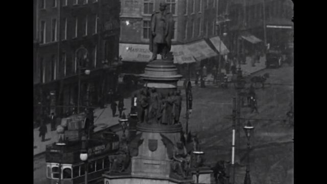 ���褽100ǯ���Υ�������ɡ�1915ǯ�Υ��֥��򻣱Ƥ������Ťʱ���